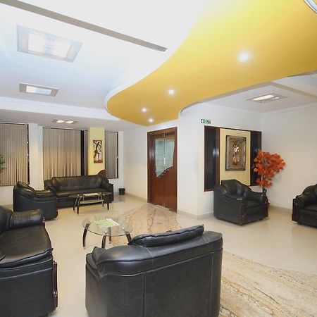 Oyo 5934 Lokaz Hotel Бангалор Екстериор снимка
