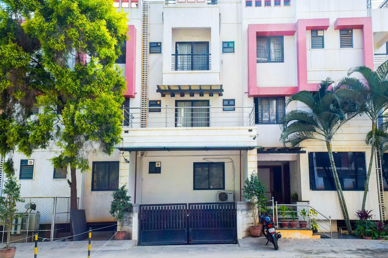 Oyo 5934 Lokaz Hotel Бангалор Екстериор снимка