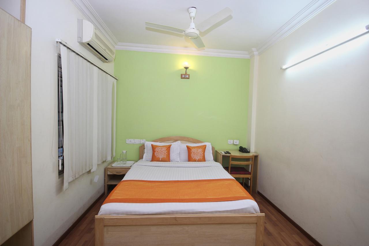 Oyo 5934 Lokaz Hotel Бангалор Екстериор снимка