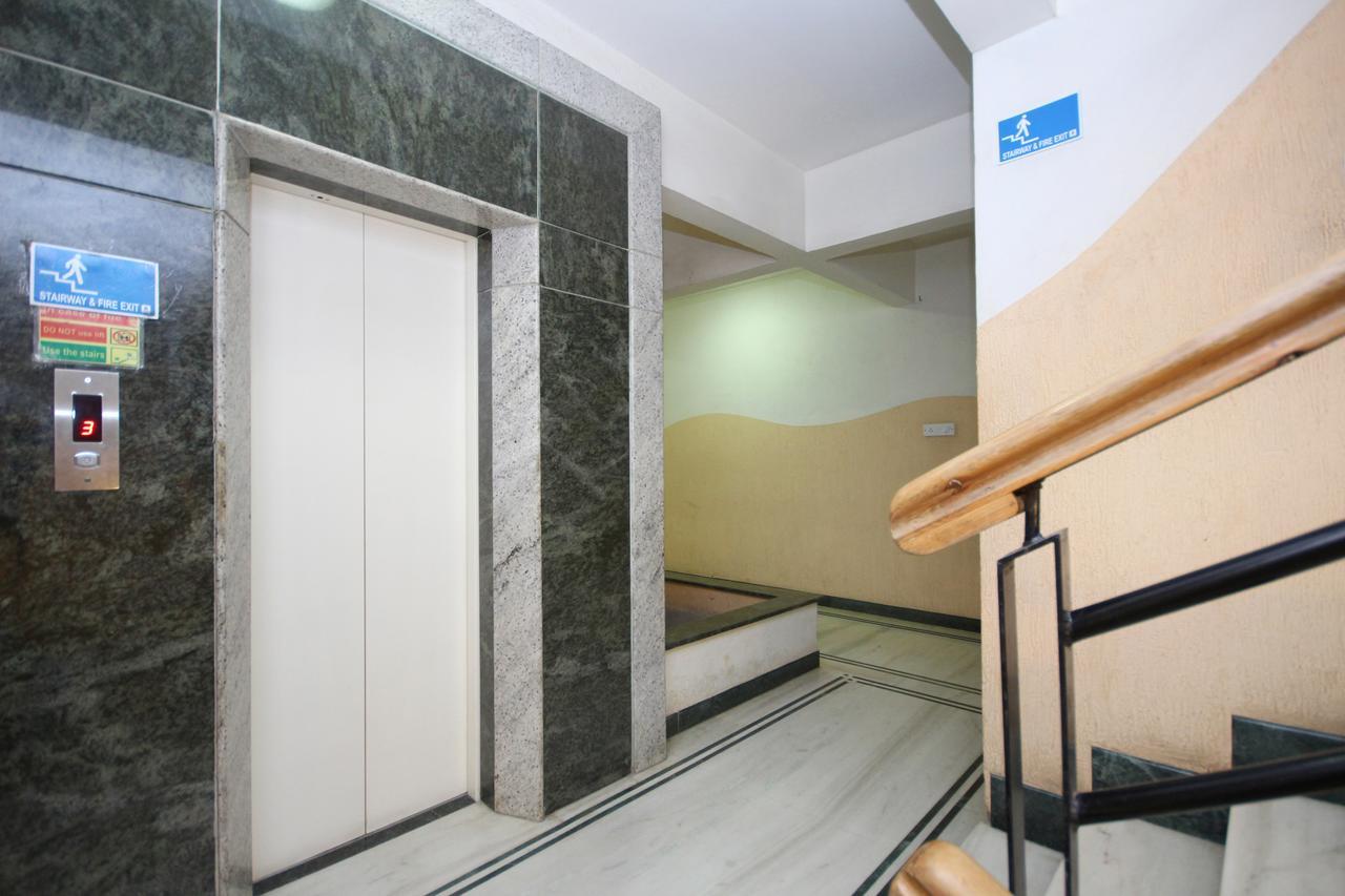 Oyo 5934 Lokaz Hotel Бангалор Екстериор снимка