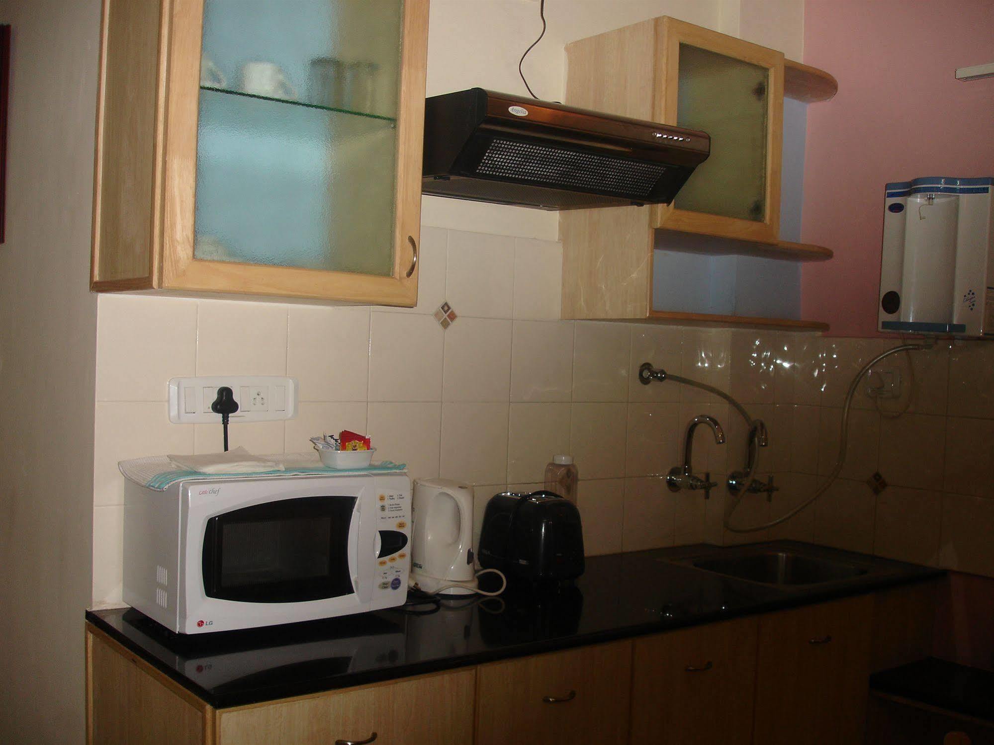 Oyo 5934 Lokaz Hotel Бангалор Екстериор снимка