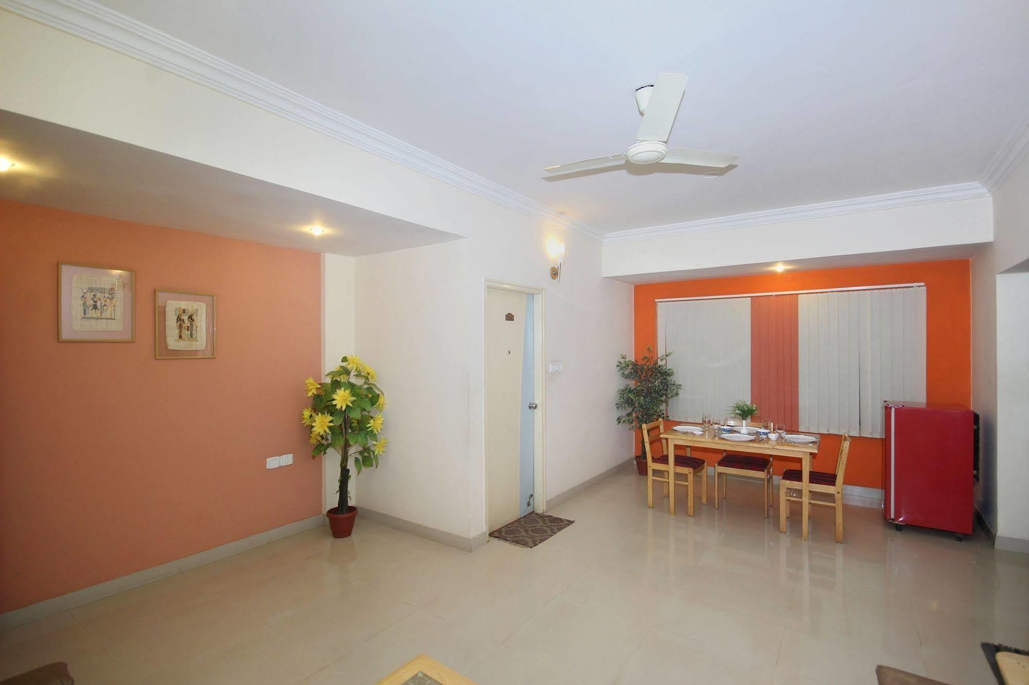 Oyo 5934 Lokaz Hotel Бангалор Екстериор снимка