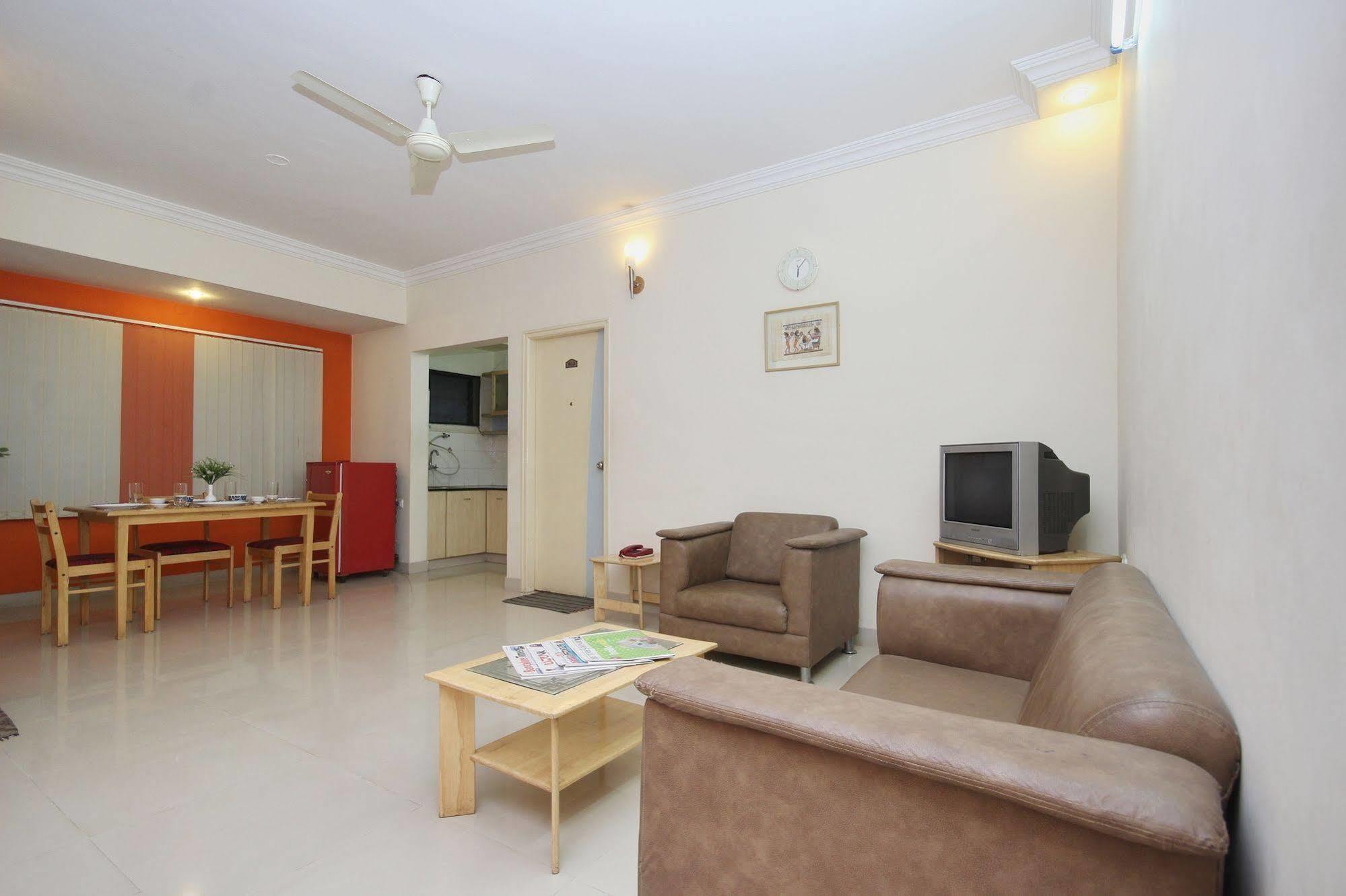 Oyo 5934 Lokaz Hotel Бангалор Екстериор снимка