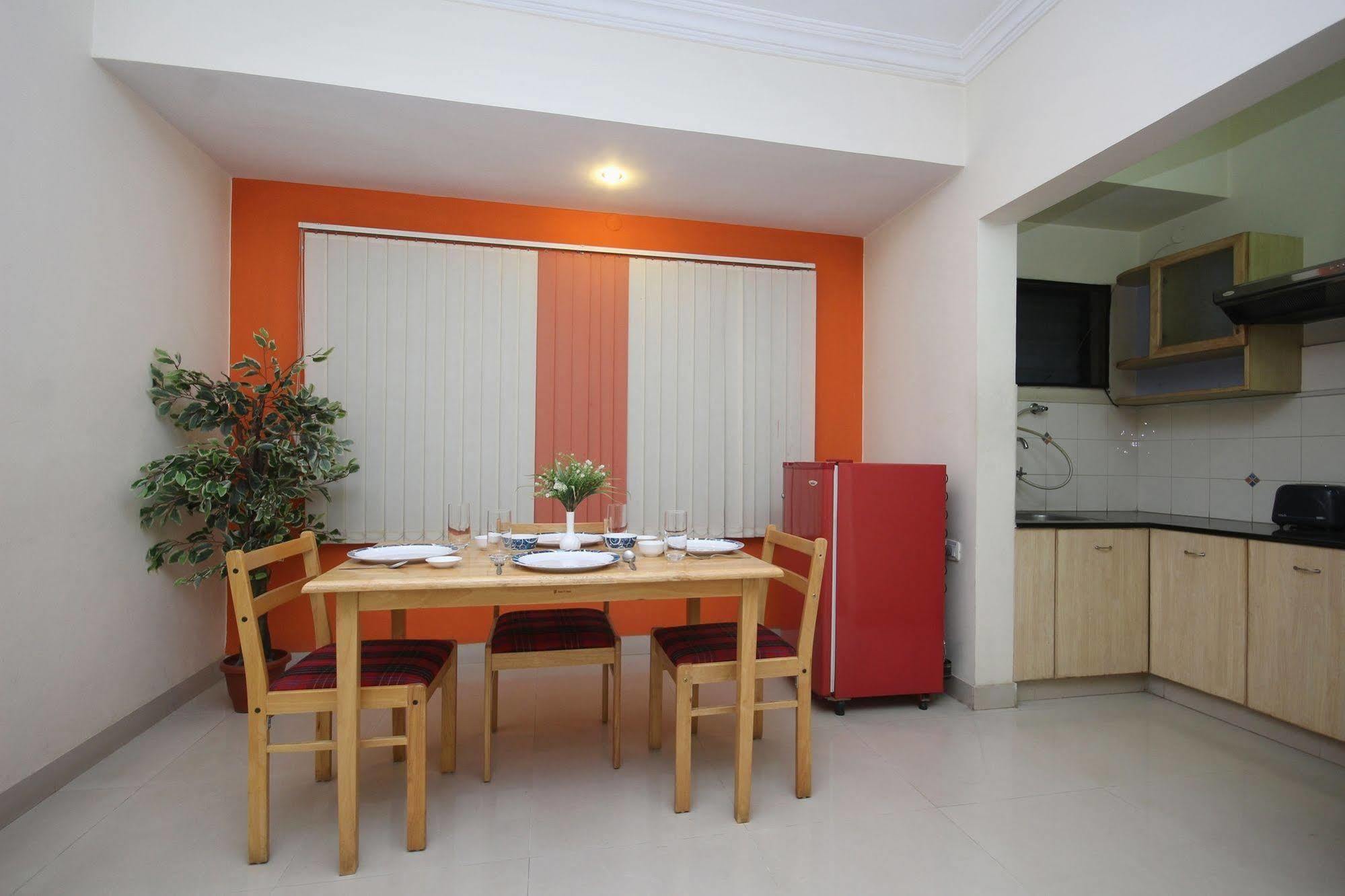 Oyo 5934 Lokaz Hotel Бангалор Екстериор снимка