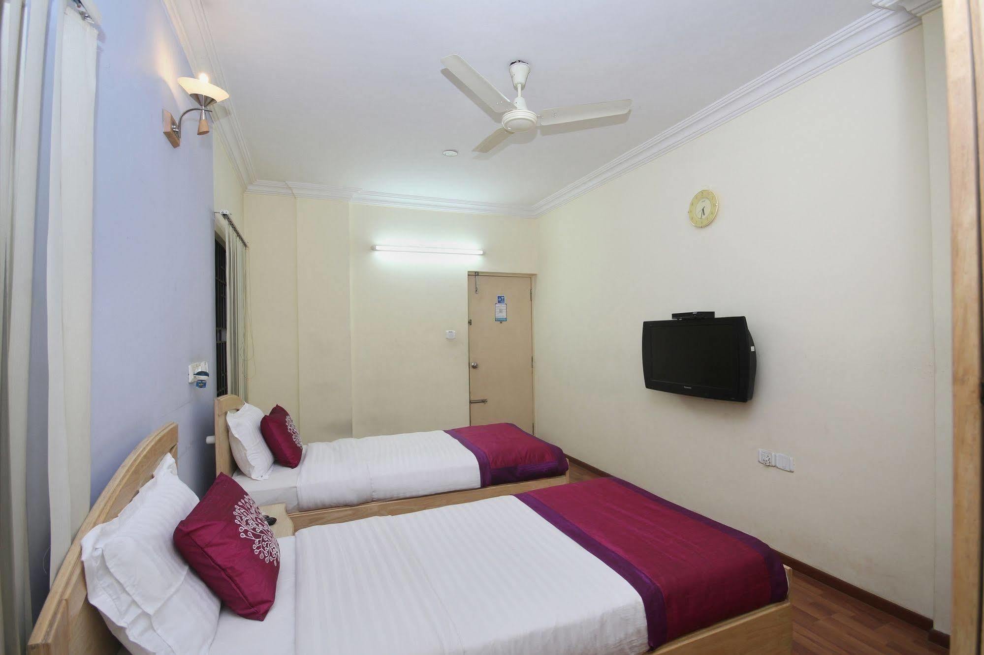 Oyo 5934 Lokaz Hotel Бангалор Екстериор снимка