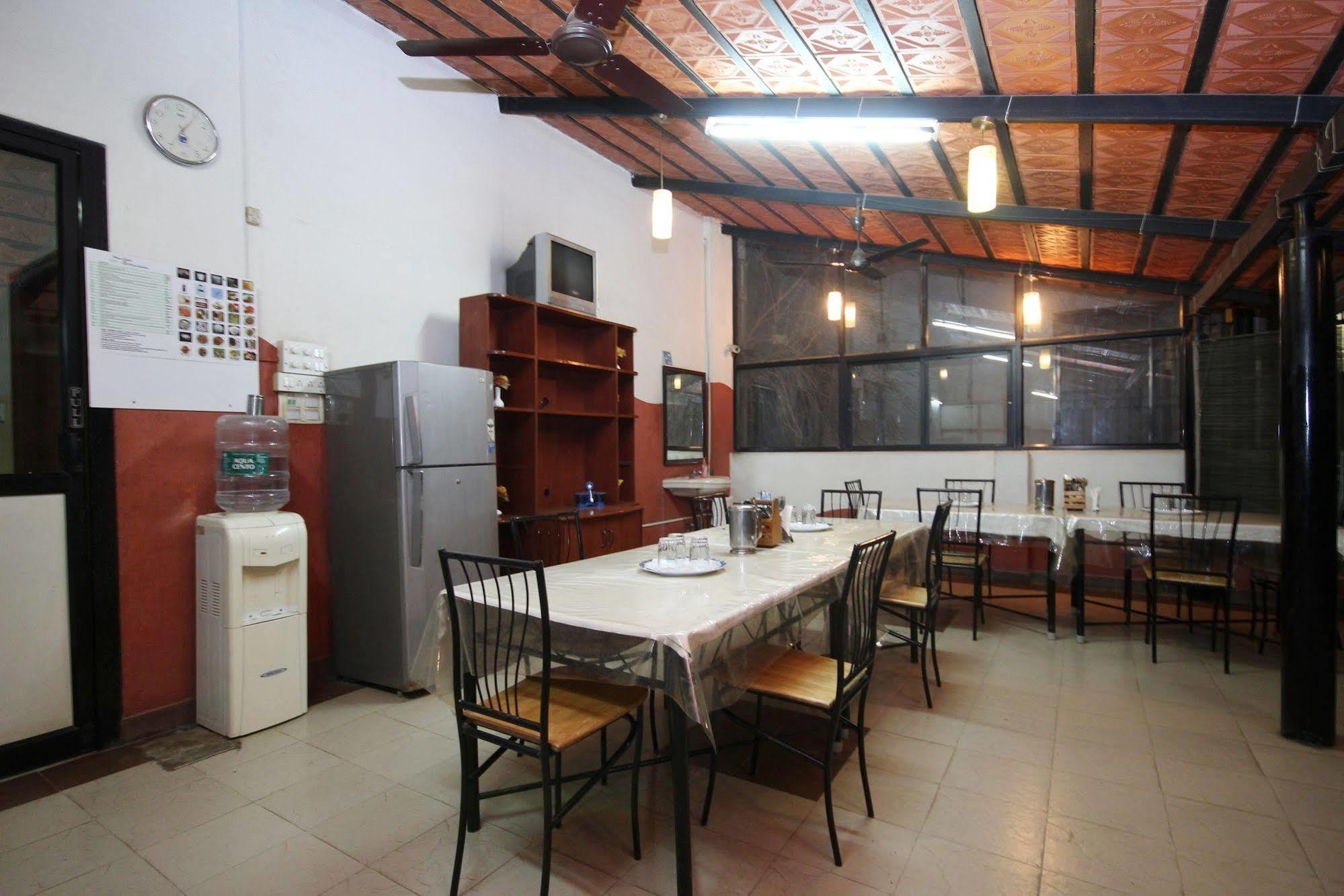 Oyo 5934 Lokaz Hotel Бангалор Екстериор снимка