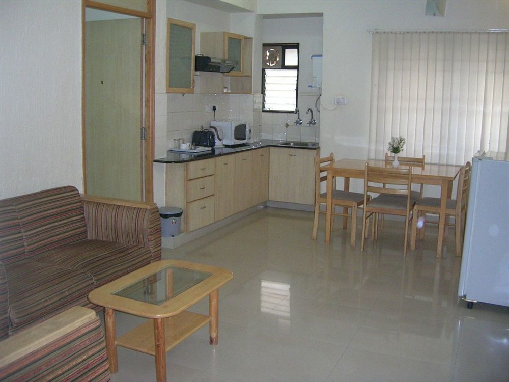 Oyo 5934 Lokaz Hotel Бангалор Екстериор снимка