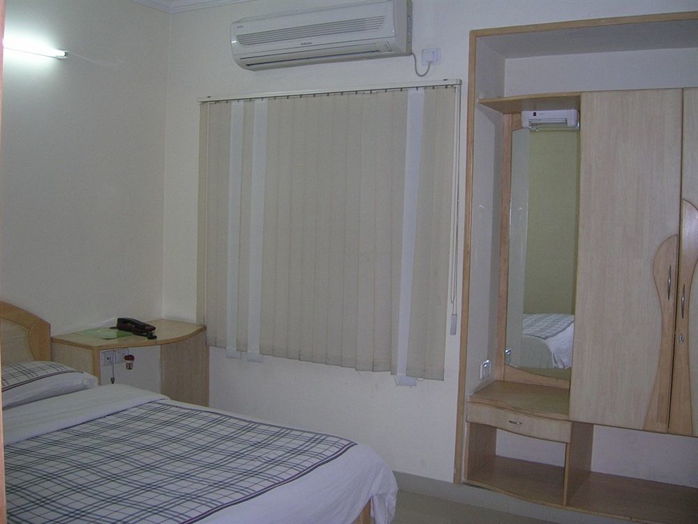 Oyo 5934 Lokaz Hotel Бангалор Екстериор снимка