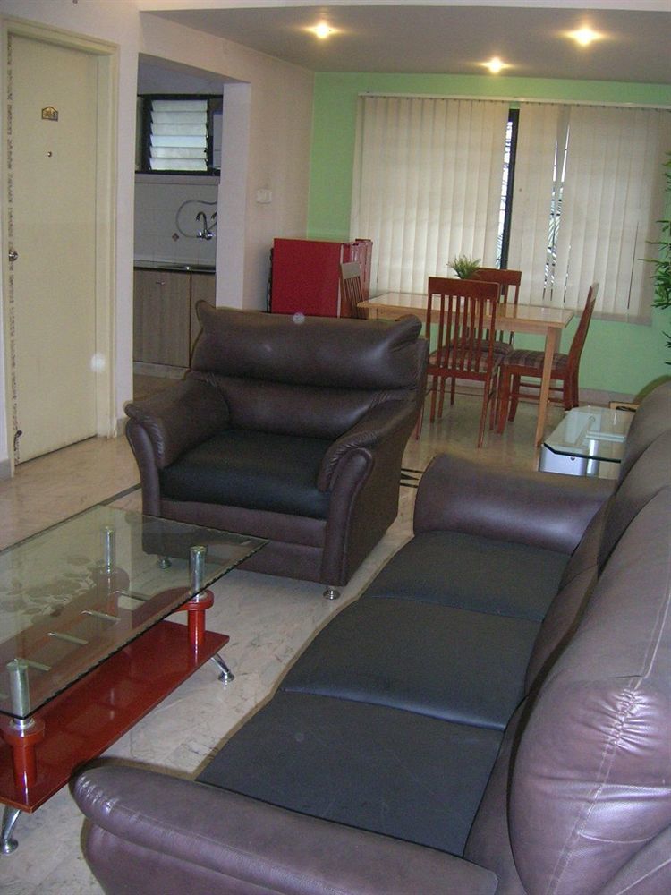 Oyo 5934 Lokaz Hotel Бангалор Екстериор снимка